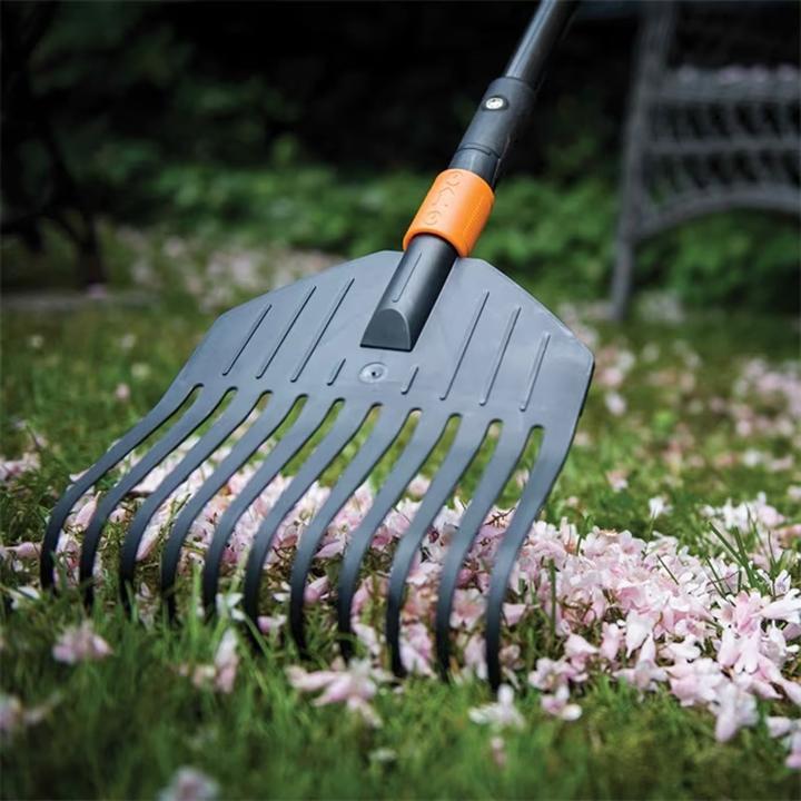 Actual product image Fiskars Rake broom