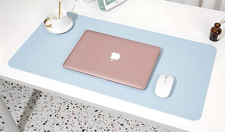 Image du produit Milkii Schreibtischmatte, Sky Blue (80 x 40 cm)