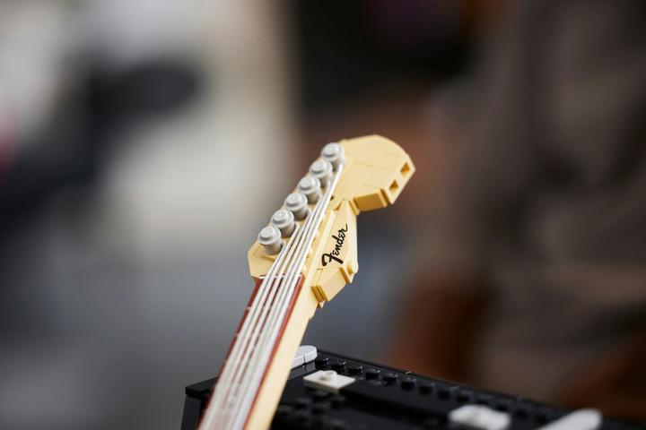 Image du produit LEGO Fender Stratocaster (21329, LEGO Ideas, LEGO difficiles à trouver)