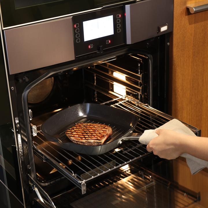 Productafbeelding Zyliss Ultimate Pro Hart-eloxierte Alu-Grillpfanne (Grillpan, Aluminium, Keramiek, Roestvrij staal, 26 x 5.80 cm)