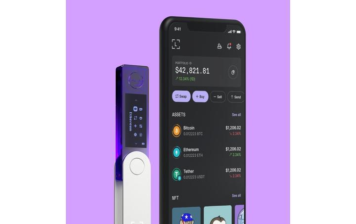 Produktbild Ledger Nano X - Violett (Bitcoin, Dash, Dogecoin, Ethereum Classic, Litecoin)