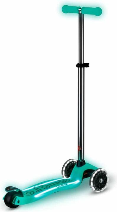 Actual product image Micro Scooter Maxi Deluxe Glow LED Plus Jelly Green