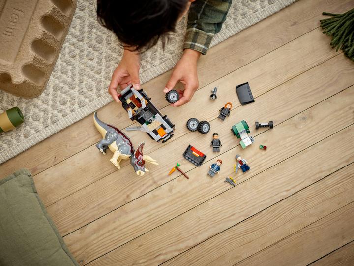 Produktbild LEGO Angriff eines Triceratops auf einen Pick-up-Truck (76950, LEGO Jurassic World)