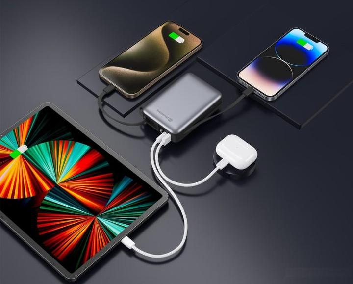 Actual product image Swissten Power Bank 20000 Mah with Built-In Cables USB-C and Lightning Space Silver (20000 mAh, 74 Wh)