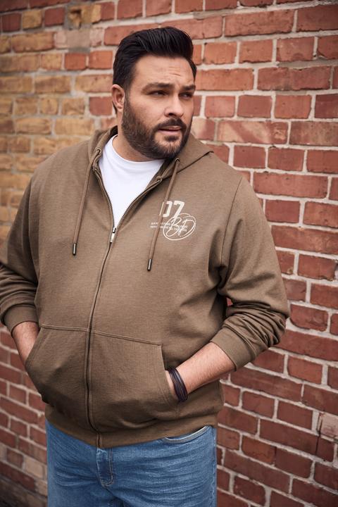 Produktbild Men+ Sweatjacke, Kapuze, Brustprint (8XL)
