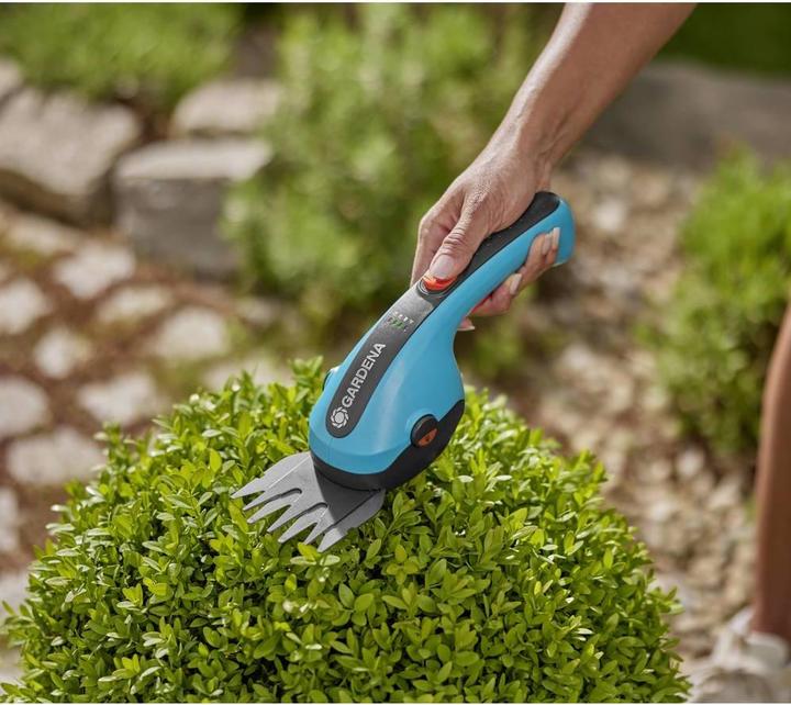 Actual product image Gardena ClassicCut Li cordless grass and shrub shears set (Rechargeable battery operated)