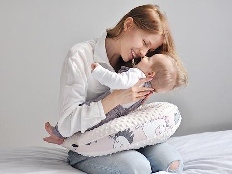 Produktbild La Millou Nursing pillow Chic chick Velvet touch - Smoke Rose (50 cm)