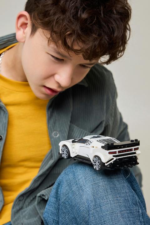 Actual product image LEGO Bugatti Centodieci Hypersportwagen (77240, LEGO Speed Champions)