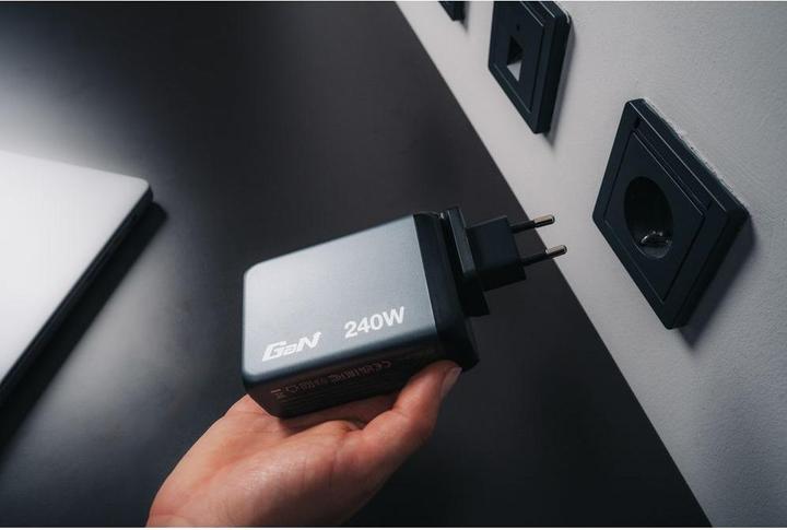 Actual product image Verbatim GaN Charger (240 W)