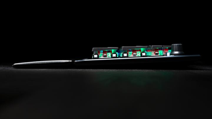Actual product image Roccat Vulcan 121 Aimo (US, Cable)