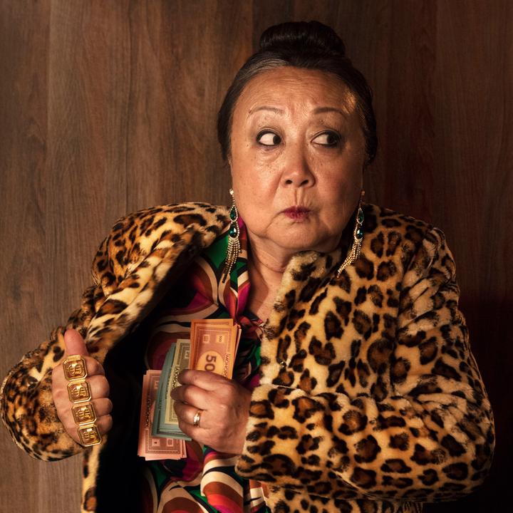 Produktbild Monopoly Brettspiel mit Aufbewahrungsfach und grösseren Spielfiguren