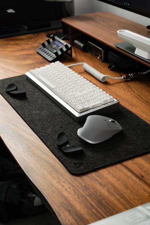 Actual product image Deltahub Minimalistic Desk Pad -hiirimatto,, tummanharmaa