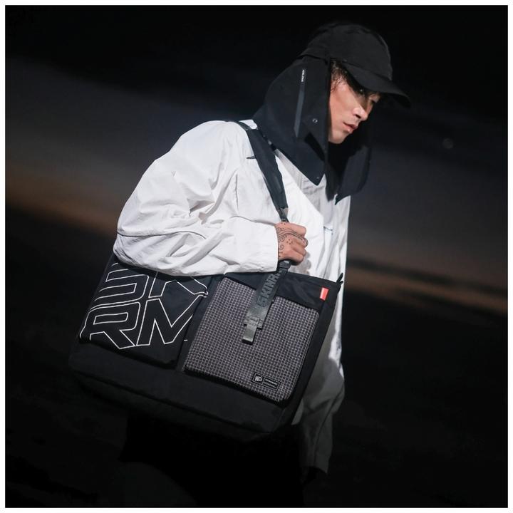 Actual product image Skinarma Bag Jager black