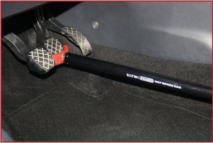 Actual product image KS Tools Telescopic engine compartment and tail gate supports, 64-109 cm