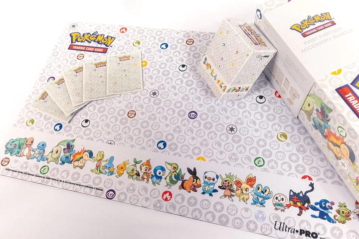 Produktbild Ultra Pro Pokémon - First Partner Accessory Bundle