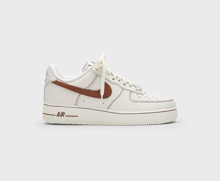 Image du produit Nike Air Force 1 '07 LV8 - Ivory / Saddle Brown (46)