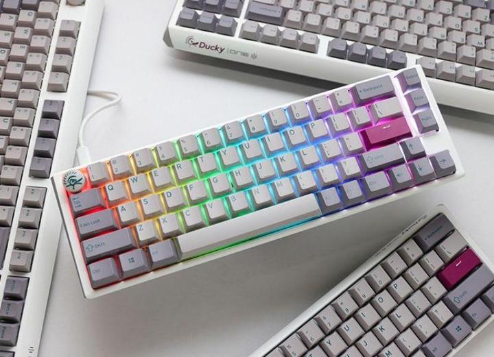 Produktbild Ducky One 3 Mist Grey SF Gaming Tastatur, RGB LED - MX-Ergo-Clear (DE, Kabelgebunden)