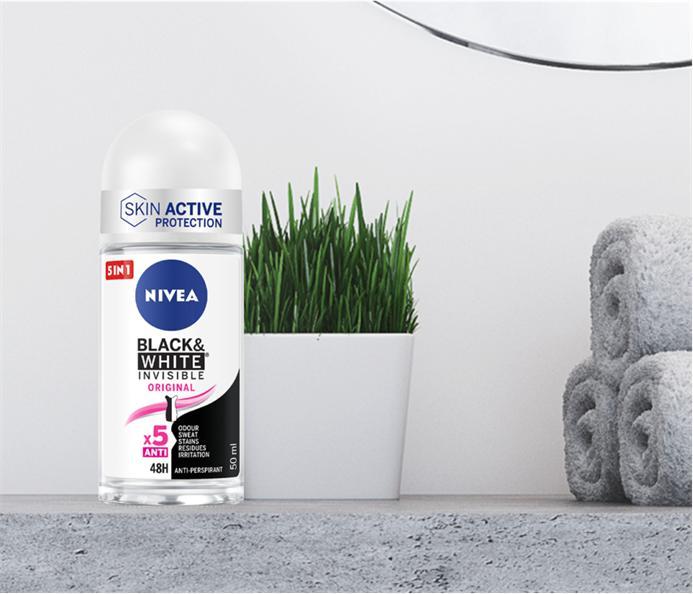 Actual product image NIVEA BLACK & WHITE INVISIBLE deo roll-on 50 ml (Roll-on, 50 ml)