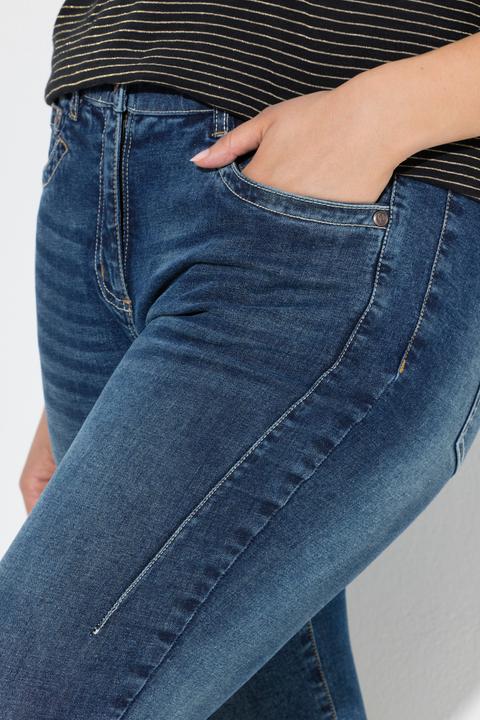 Immagine prodotto Ulla Popken Jeans modello Sarah con taglio della gamba aderente e dritto e cintura comoda (50)