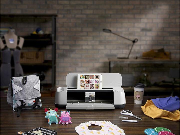 Produktbild Cricut Maker Champagne + EasyPress Mini