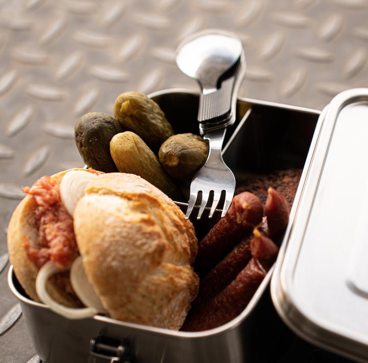 Produktbild Tool Brothers Toolbrothers 4 in 1 Multifunktions - Besteck Set in schwarz aus Löffel, Messer, Gabel, Flaschenöffne