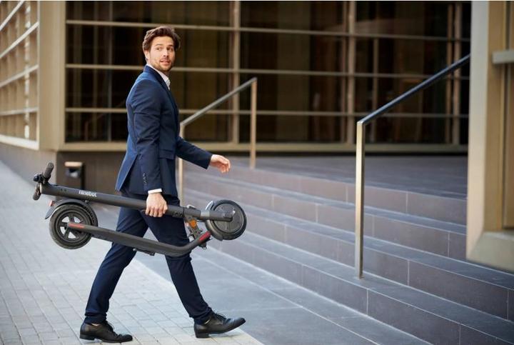 Immagine prodotto Segway-Ninebot Kick Scooter E22E (20 km/h, 22 km, 300 W)