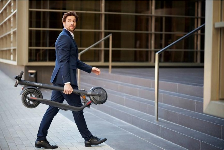 Produktbild Segway-Ninebot Kick Scooter E22E (20 km/h, 22 km, 300 W)