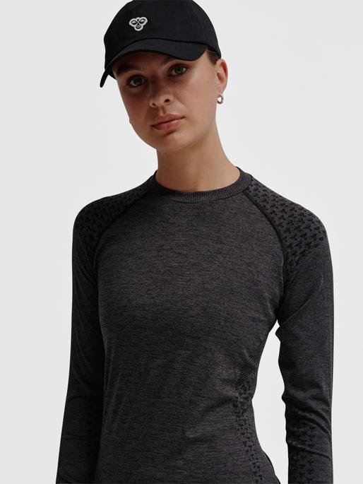 Actual product image hummel Ci Seamless T-Shirt L/S (XS)