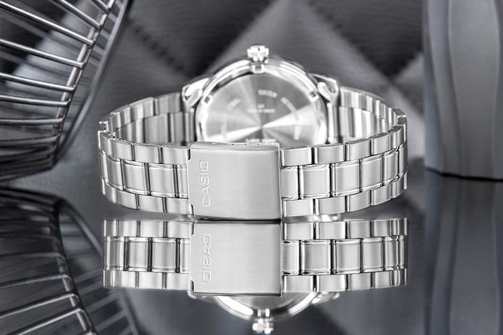 Actual product image Casio Collection - MTP-1221A-1AVEG (Analogue wristwatch, 39 mm)