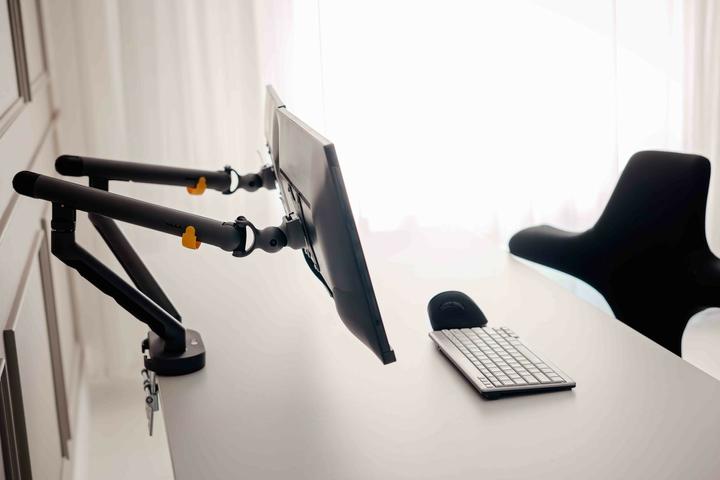 Actual product image Bakker Elkhuizen BNEBFDDG BAKKER BE Flexible monitor arm (Table, 35", 10 kg)