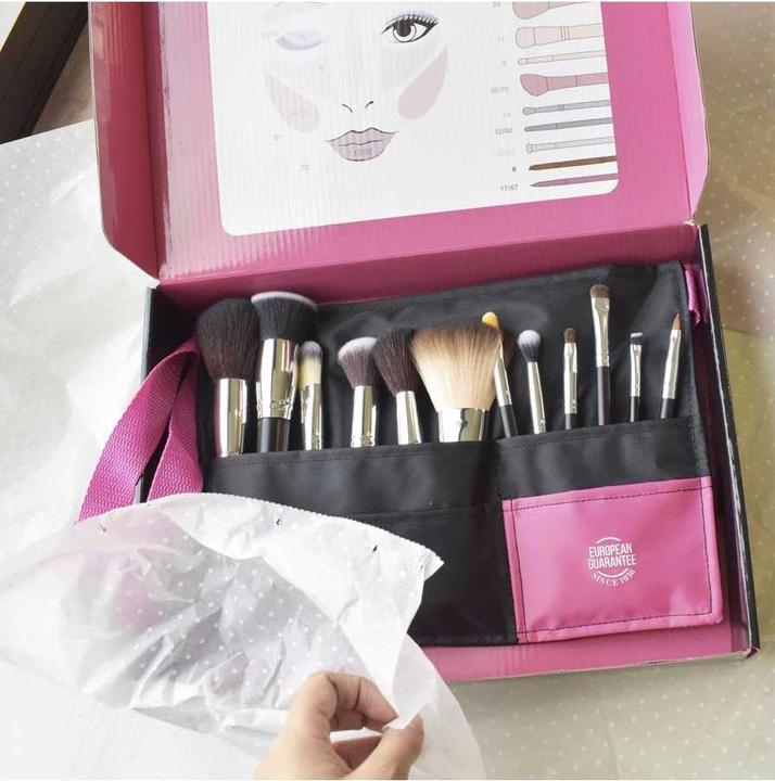 Actual product image Beter Professional Makeup Set with Adjustable Belt and 12 Makeup Brushes