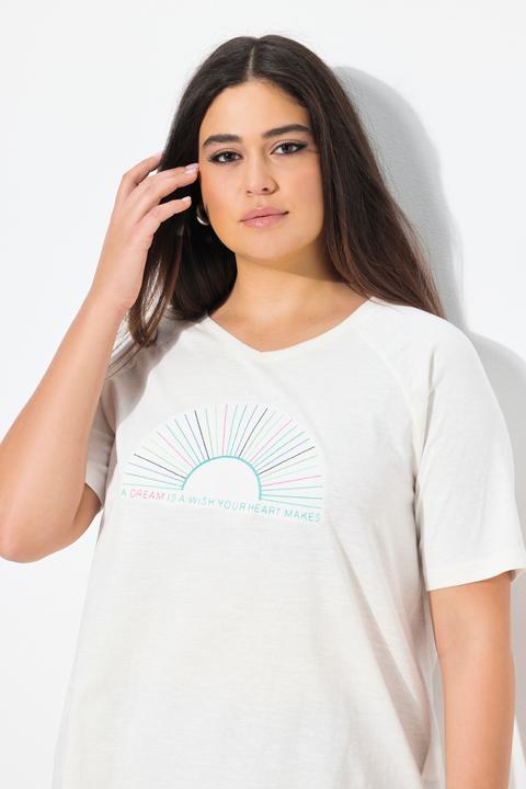 Image du produit Ulla Popken T-shirt avec broderie, décolleté en V et manches courtes chauve-souris, coupe Classic Fit (50, 52)