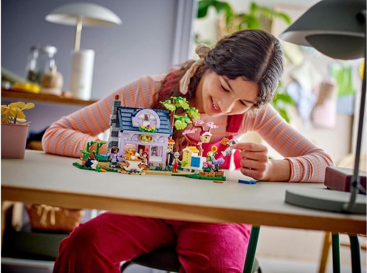 Immagine prodotto LEGO Haus und Blumengarten der Imker (42669, LEGO Friends)