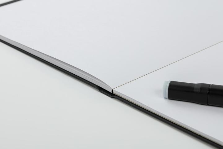 Produktbild Clairefontaine Doppelseitiges Layout-Skizzenbuch, 25 Blatt 11x22cm 220g - Schwarz (Kein Einband)