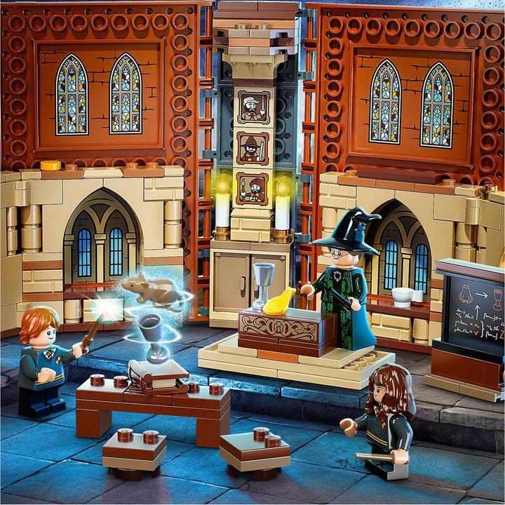 Image du produit LEGO Le moment de Poudlard : la classe de transformation (76382, LEGO Harry Potter)