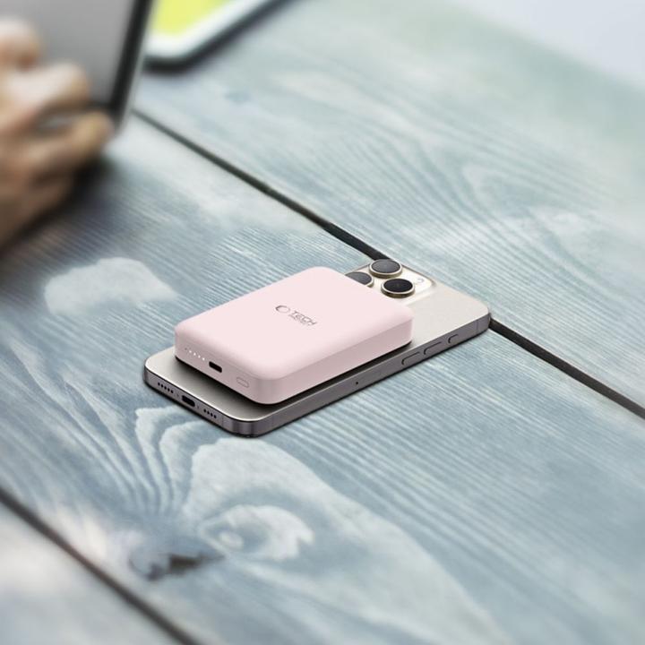 Actual product image Tech-Protect LifeMag PB11 Powerbank with MagSafe 10000mAh 15W USB-C port - pink + USB-C cable (10000 mAh, 15 W)