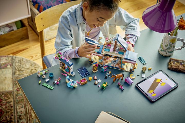 Actual product image LEGO Pferdestall und Reitschule (LEGO Friends)