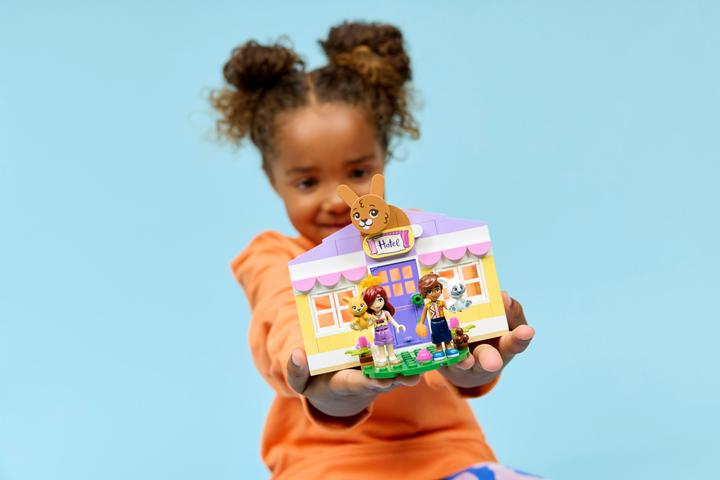 Produktbild LEGO Heartlake City Hasenhotel (42679, LEGO Friends)