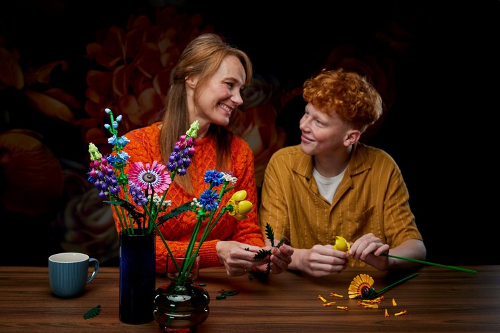 Actual product image LEGO Dried flower arrangement (10314, LEGO Icons, LEGO Botanical)