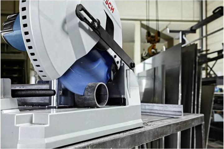 Actual product image Bosch Professional Metal cutting saw GCD 12 JL
