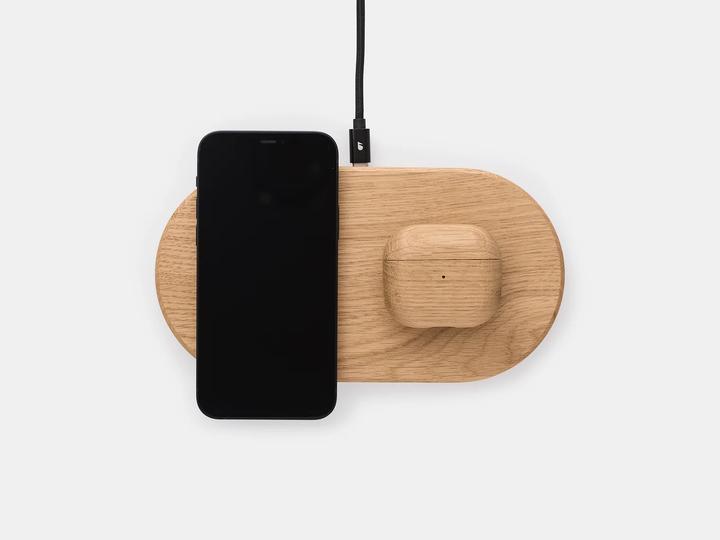 Produktbild Oakywood Dual Slim Charging Pad Duales kabelloses Handy-Ladegerät - Eiche / EU (Adapter type C) - Oa