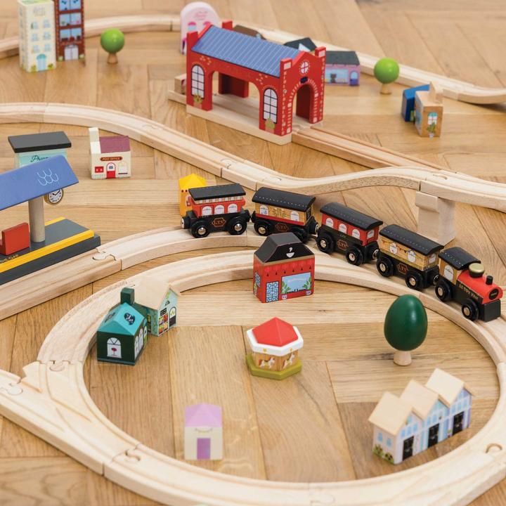 Actual product image Le Toy Van London Train Set