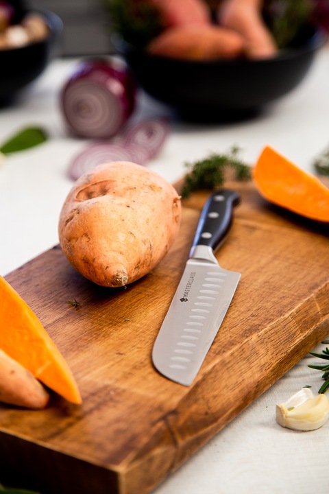 Actual product image Master Class Edgekeeper Stainless Steel Self-Sharpening 12cm Santoku Knife, Carded (12 cm)