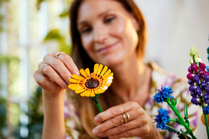 Actual product image LEGO Wildflower Bouquet (10313, LEGO Icons, LEGO Botanical)