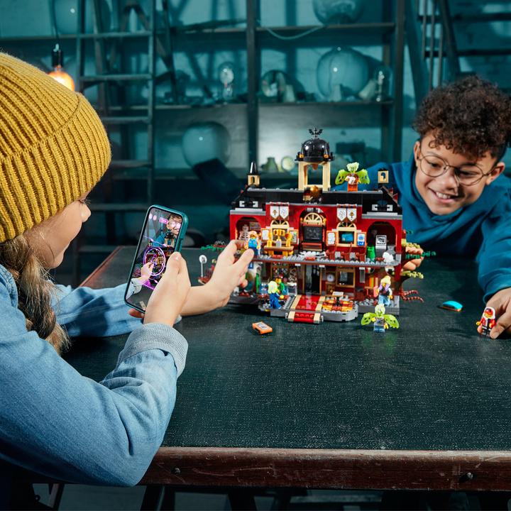 Actual product image LEGO Newbury's haunted school (70425, LEGO Hidden Side)