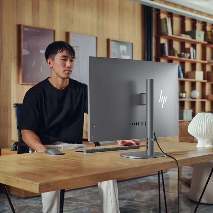 Produktbild HP OmniStudio X AiO 32-c0077ng (Intel Core Ultra 7 155H, 32 GB, 2000 GB, GeForce RTX 4050)