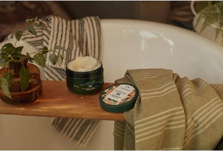 Actual product image The Body Shop Shea Body Scrub (250 ml)