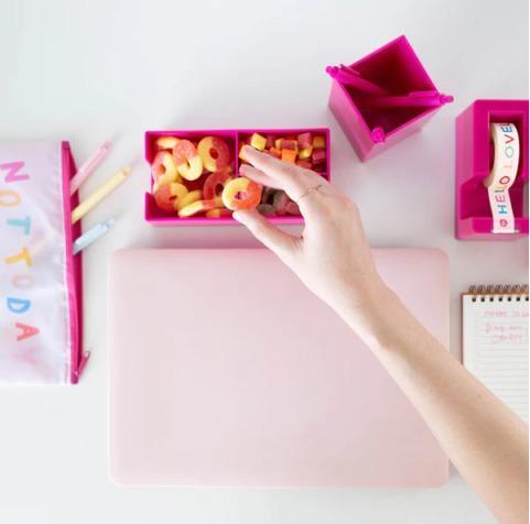 Image du produit Talking Out Of Turn Set de bureau rose