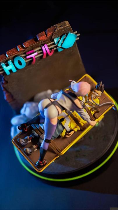 Actual product image Neamedia Cyberpunk: Edgerunners resin statue Lucy & David Runaway 20 cm