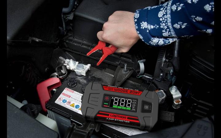 Immagine prodotto Lokithor j402 Avviatore di emergenza da 3000A con powerbank e LED (3000 A, 24000 mAh)